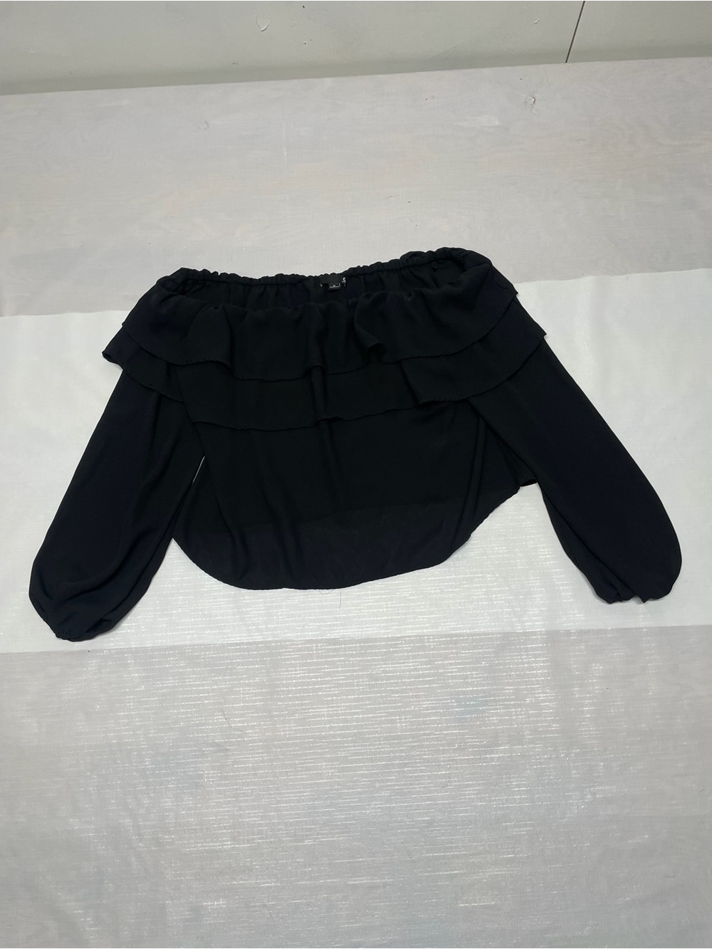 G by Guess Black Off-Shoulder Ruffle Crop Top Sz: Medium